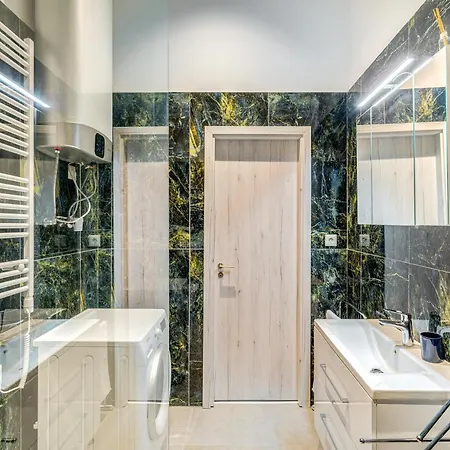 Magic Blue In Downtown *