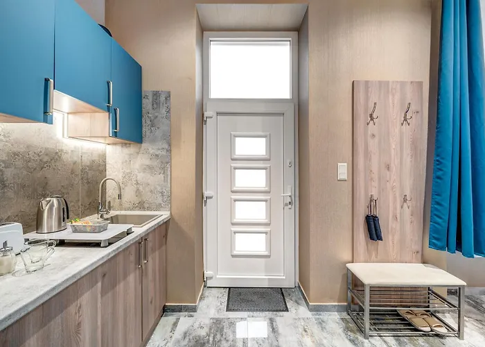 Magic Blue In Downtown * Budapesta