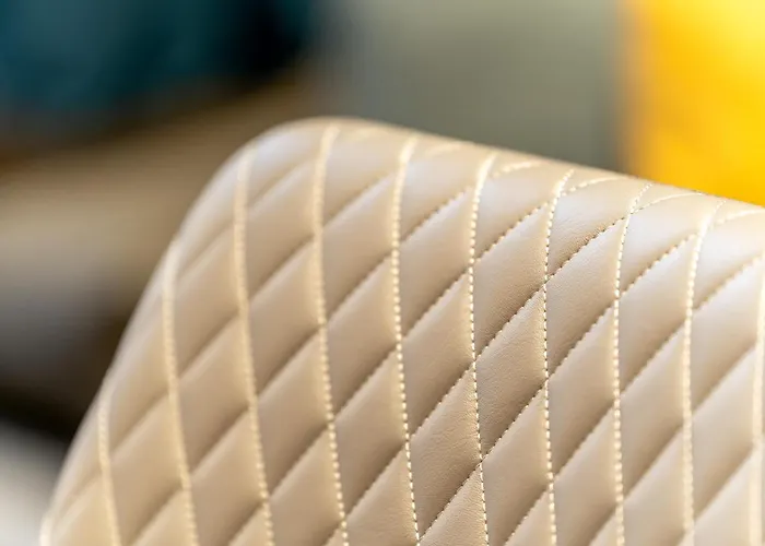 Magic Blue In Downtown Budapesta