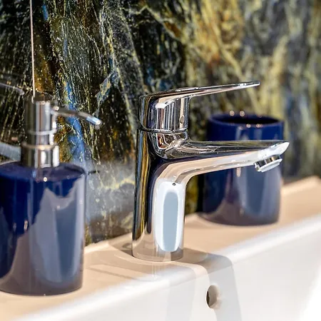 Magic Blue In Downtown Будапешт